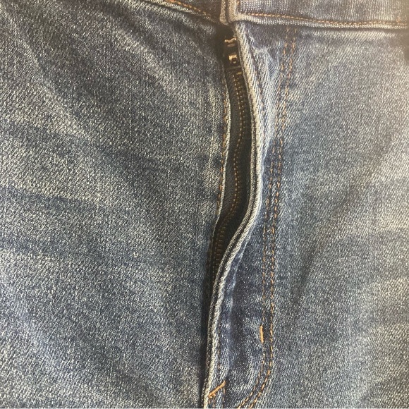 AMERICAN EAGLE Sz 16 Mom Style Busted Knee Dark Wash High Rise Chewed Hem Jeans - Picture 5 of 12